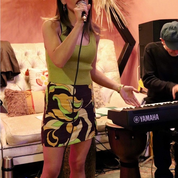 Urban Outfitters 70s style printed mini skirt - Picture 8 of 9